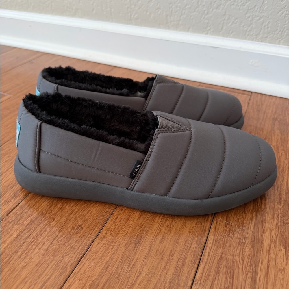 SOLD⚫️TOMS Repreve Mallow Faux Fur Womens Grey Casual Slip On Size 10